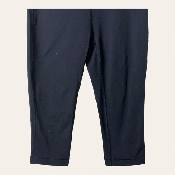 0507W. NIKE‎ DRI FIT MID RISE CAPRIS BLACK IN COLOR SZ SMALL EMBROIDERED LOGO - Picture 4 of 10